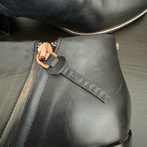 Ted Baker • heeled ankle boots • size 7.5 - Picture 4 of 11